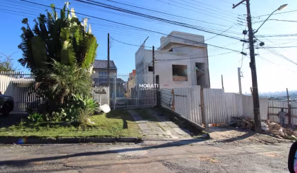 Sobrado Triplex 03 Quartos, Sendo 01 Suíte no Uberaba