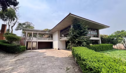 Casa para Reforma com Amplo Terreno no Aristocrata!