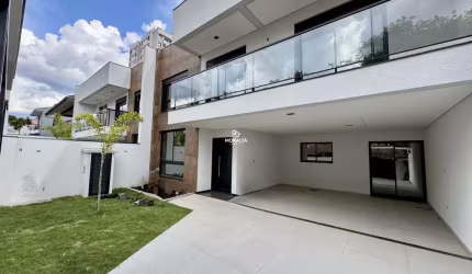 Sobrado à Venda  3 quartos sendo 1 com Suíte - Bairro Silveira da Motta
