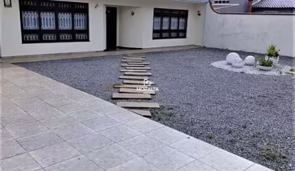 Casa 04 Quartos, Sendo 01 Suíte com Edícula e Espaoço Quintal no Bom Jesus