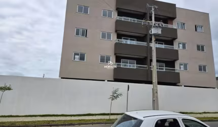 Apartamento com três quartos.