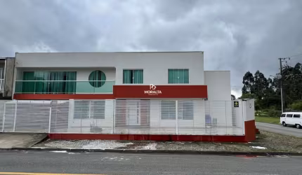 Casa com 05 Quartos Jd Dona Rosa