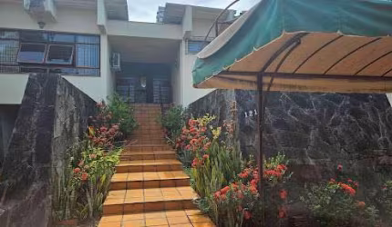 Casa com 4 dormitórios à venda, 256 m² por R$ 1.100.000,00 - Centro - Londrina/PR
