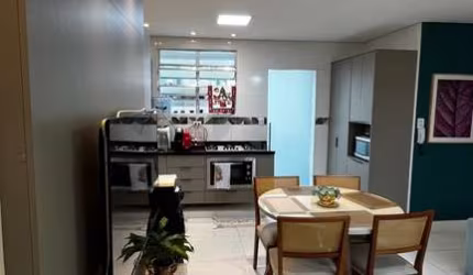 Cond. Alvorada - Apartamento com 2 quartos, todo reformado e modernizado à venda no bairro Macuco em Santos.