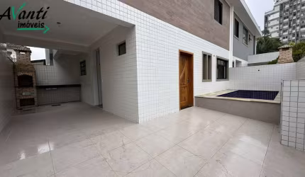 Casa Sobrado, com 3 dormitórios sendo 1 suíte, com piscina e churrasqueira.