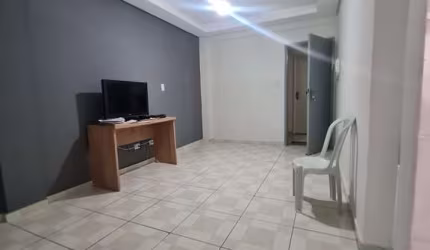 - Sala living dividida com sala e 1 dormitório, 43m², ar condicionado Split ,Portaria 24 horas , Vaga de Garagem e na Quadra da Praia do bairro Ponta da Praia