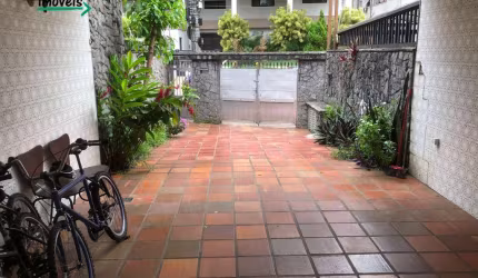 Casa Sobreposta Alta , 230m², 4 Quartos sendo 1 suíte, Garagem para 2 ou mais carros, No bairro Boqueirão em Santos/ SP