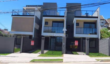 TRIPLEX EM CONDOMÍNIO COM TRÊS  QUARTOS, E UMA SUÍTE! PRONTO PRA MORAR, DE FRENTE PRA RUA