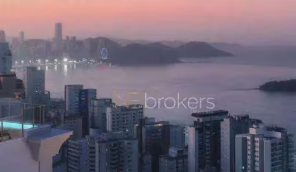 COBERTURA COM DESIGNER INOVADOR: LUXO COM VISTA PRIVILEGIADA!