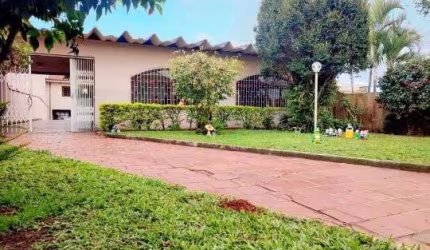 MORAR OU EMPREENDER? COM AMPLA ÁREA E SOBRADO NOS FUNDOS!