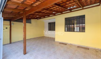 COM 3 QUARTOS, 2 VAGAS - AMPLO, ILUMINADO E BEM PLANEJADO!