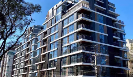 COBERTURA EXCLUSIVA COM 4 SUÍTES E 4 VAGAS EM 357.99m² PRIVATIVOS!