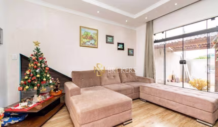 Sobrado com 5 dormitórios à venda, 252 m² por R$ 890.000,00 - Sítio Cercado - Curitiba/PR