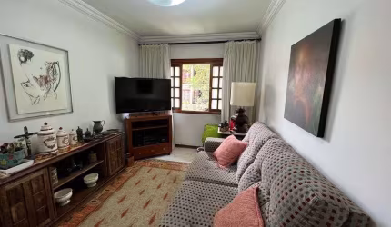 Sobrado à venda em São Paulo-SP, Jardim Lar São Paulo: 2 quartos, 2 suítes, 3 banheiros, 3 vagas, 127 m². Confira!