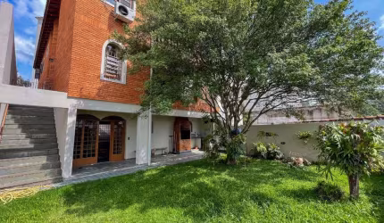 Casa à venda em São Paulo-SP,  Jardim Leonor : 4 quartos, 2 suítes, 3 banheiros, 10 vagas de garagem, 478m² de área. Venha conferir!