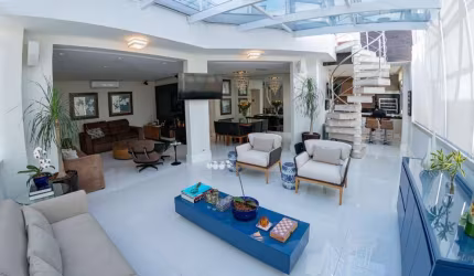 Triplex com 4 suítes para venda em Moema