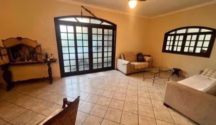 Casa comercial para aluguel na Chácara Santo Antônio