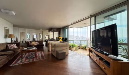 Apartamento de 4 Suítes com Elevador Privativo e 3 Vagas de Garagem