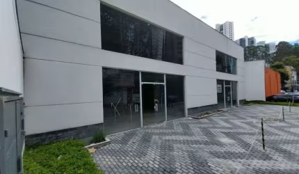 Galpão Comercial em Condomínio para Locação na Vila Andrade, São Paulo-SP: 739m² e 2 Banheiros!