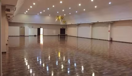 Galpão comercial em condomínio à venda na Barra Funda, São Paulo-SP: 1 banheiro, 719m² de área.