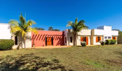 Sítio de luxo em condomínio na Zona Rural de São Luiz do Paraitinga-SP: 7 quartos, 5 banheiros, 20 vagas de garagem, 840m².