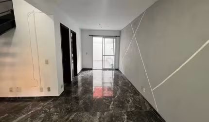 Casa em Condomínio à Venda em Jardim São Luís, com 3 quartos, 1 suíte e 2 Vagas