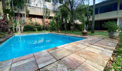 Casa de Luxo no Condomínio Fazenda Morumbi - 5 Quartos, 3 Suítes, 3 Banheiros, 6 Vagas de Garagem - São Paulo-SP