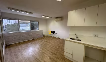 Sala Comercial com 40m² com 1 vaga de garagem na Vila Andrade - São Paulo-SP  / Venda ou Locação