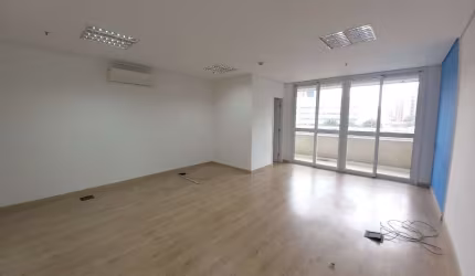 Sala Comercial à Venda na Chácara Santo Antônio: 48m², 1 vaga