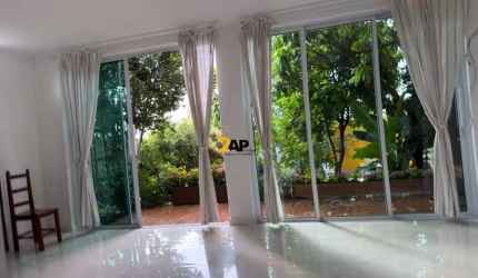 Imperdível casa à venda em São Paulo-SP, Vila das Belezas: 7 quartos, 1 suíte, 3 salas, 3 banheiros, 2 vagas, 340m².