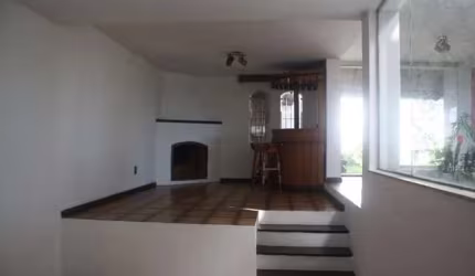 Casa de Luxo à Venda no Brooklin Paulista, São Paulo-SP: 4 Quartos, 4 Suítes, 5 Banheiros, 3 Vagas, 328m².