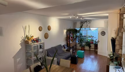 Casa em rua tranquila e arborizada no Brooklin