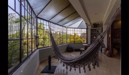 Casa com 3 Quartos e 2 suites à Venda, 450 m² por R$ 2.400.000