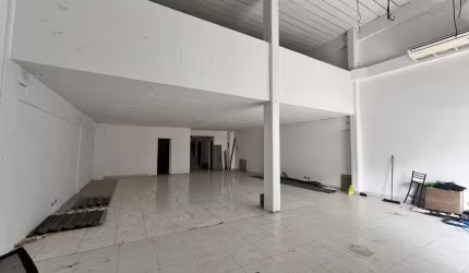 Aluguel de Loja Comercial com 4 Banheiros, 4 Vagas de Garagem na Vila Andrade - São Paulo-SP