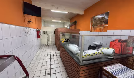 Casa Comercial à Venda em Embu das Artes-SP: 3 Quartos, 3 Salas, 5 Banheiros, 2 Vagas de Garagem - 300m² - Investimento Imperdível!