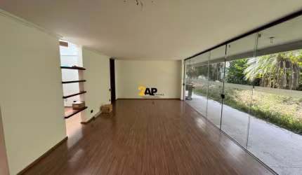 Espetacular Casa de 4 Quartos no Jardim Morumbi - 300m² de Pura Elegância!