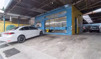 Imóvel Comercial à Venda em Santo Amaro: Galpão com 3 salas, 2 banheiros, 4 vagas de garagem e 240,00 m² de área.