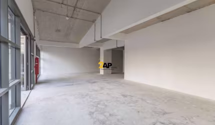 Loja Comercial Espaçosa e Moderna para Aluguel no Campo Belo com 390m², 5 Vagas de Garagem