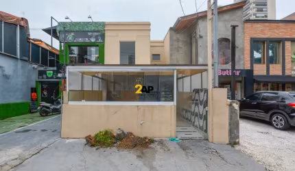 Casa Comercial Espaçosa na Vila Nova Conceição - 7 Salas, 3 Banheiros, 220m² - São Paulo-SP