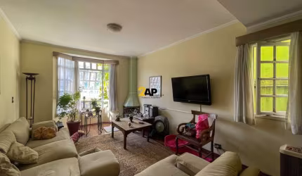 Espetacular casa para locação em São Paulo-SP, no bairro Paraíso do Morumbi: 3 quartos, 3 suítes, 2 salas, 3 banheiros, 2 vagas de garagem, 128m²!
