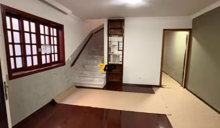 Casa á venda em Jardim das Vertentes com 200m², 3 quartos sendo 1 suíte e 2 vagas.