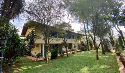 Casa de Luxo no Condomínio Fazenda Morumbi - 5 Quartos, 3 Suítes, 3 Banheiros, 6 Vagas de Garagem - São Paulo-SP
