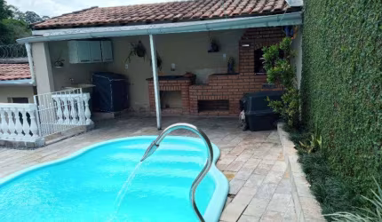Imperdível oportunidade: Casa à venda em São Paulo-SP, no bairro Pirajussara, 3 quartos, 1 suíte, 3 banheiros, 4 vagas e 300m²!