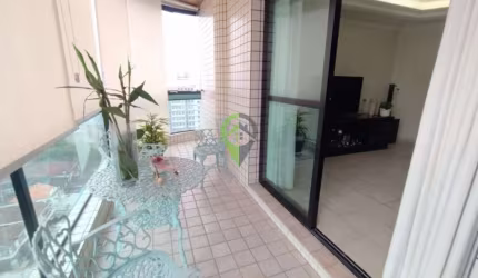 Apartamento com 3 dormitórios e 2 vagas de garagem demarcadas no Embaré em Santos