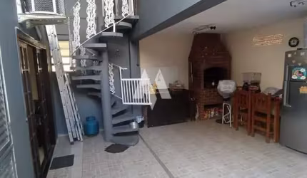 Sobrado Geminado com 02 dormitorios sendo 02 suites no Boqueião em Santos
