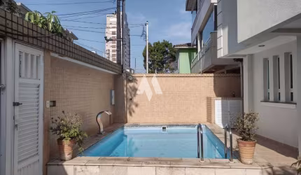 Sobrado Isolado com 3 dorms Aparecida Santos-Sp
