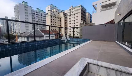 Casa Duplex com 03 dormitórios  na quadra da praia do Embaré  Santos/SP