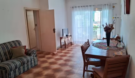 Apartamento com sacada e vista para o mar na praia da Enseada!