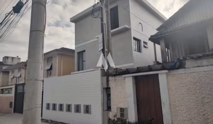 Villagio Triplex no Macuco com 2 suítes e vaga privativa