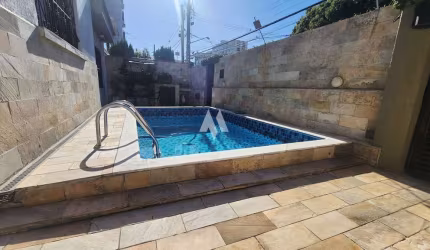 Oásis Urbano no Embaré: Sobrado Exclusivo com Piscina e Conforto Absoluto, 3 dormitórios, 1 suíte